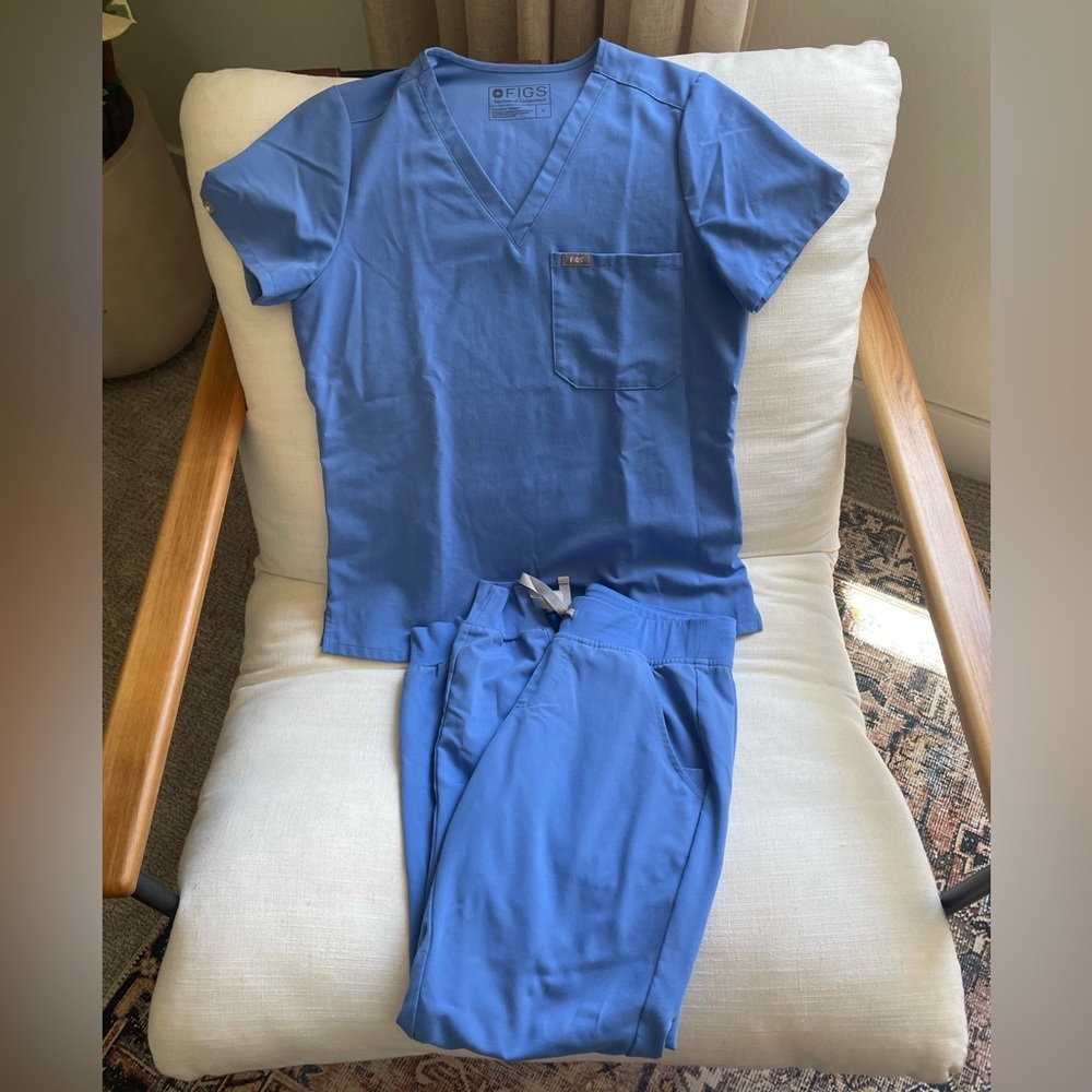 Figs scrubs matching top & joggers (S)